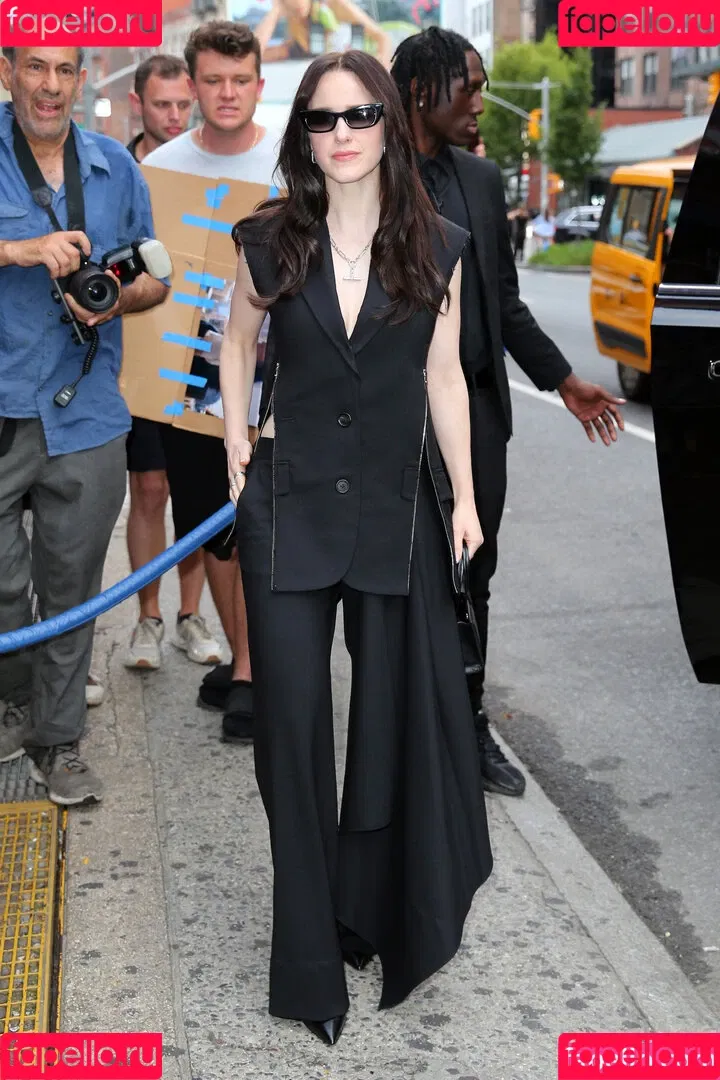 Marvelous Mrs. Maisel / Rachel Brosnahan / rachelbrosnahan Onlyfans Photo Gallery 