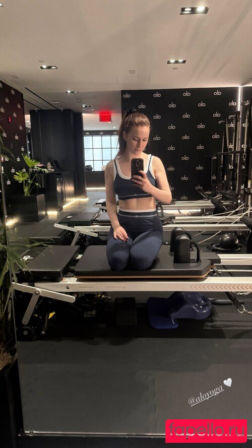 Marvelous Mrs. Maisel Nude Onlyfans Photo 9