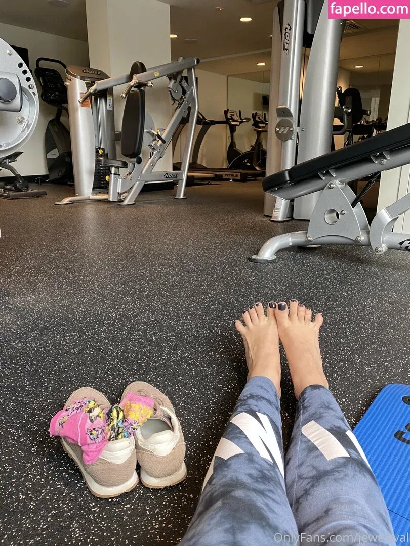 jewelsval / valentinajewelss Onlyfans Photo Gallery 