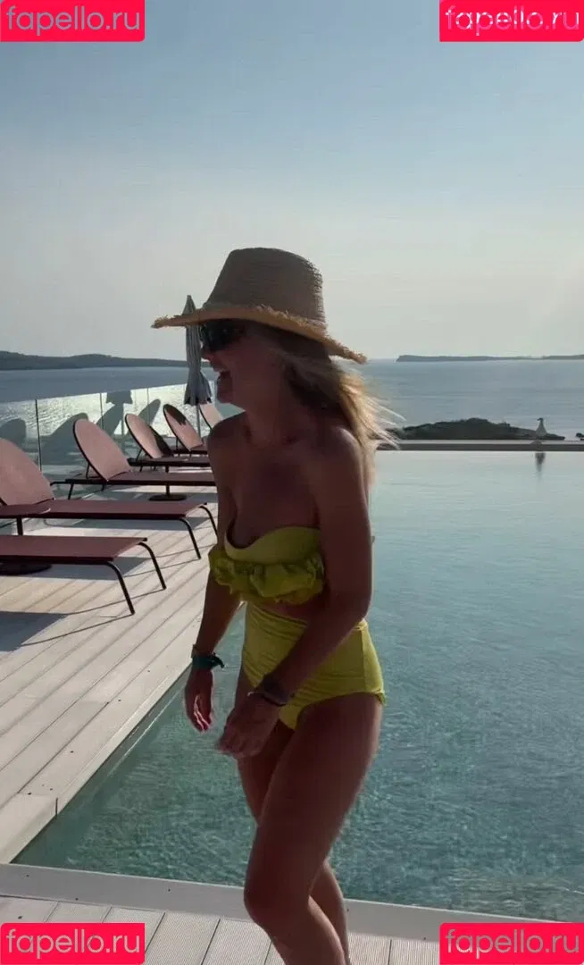 Helen Skelton / helenskelton Onlyfans Photo Gallery 