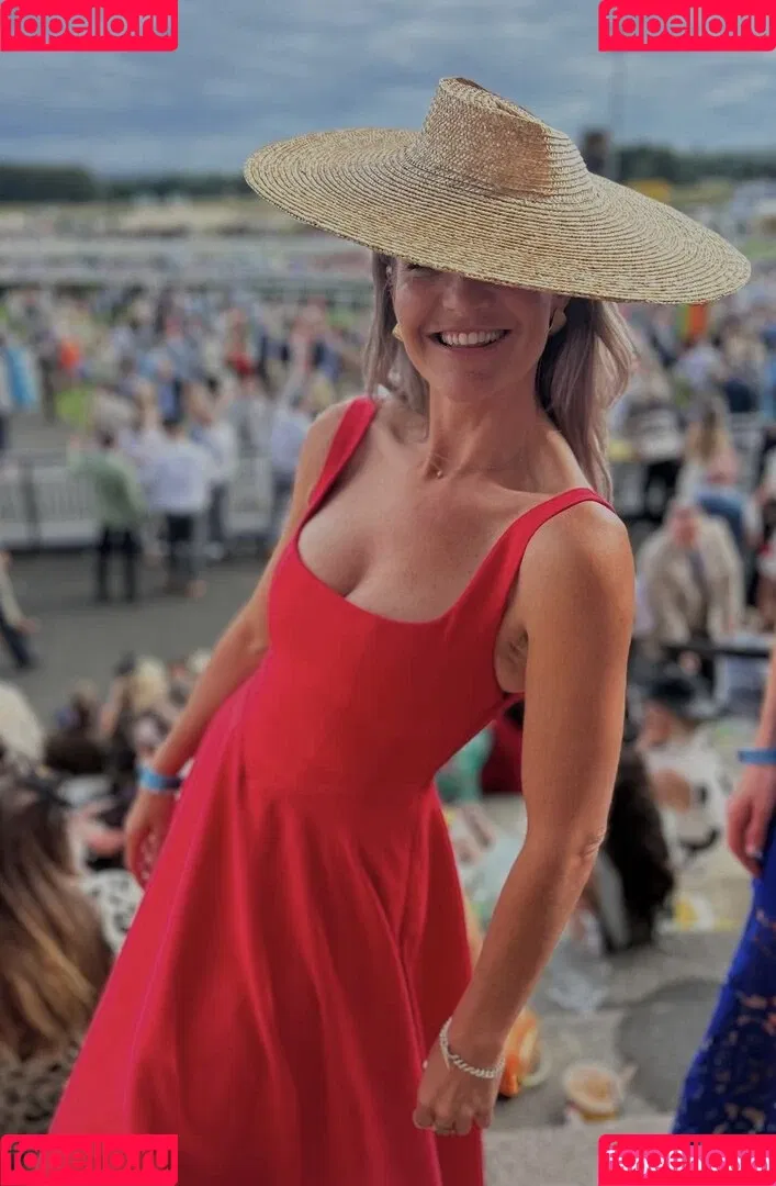Helen Skelton / helenskelton Onlyfans Photo Gallery 