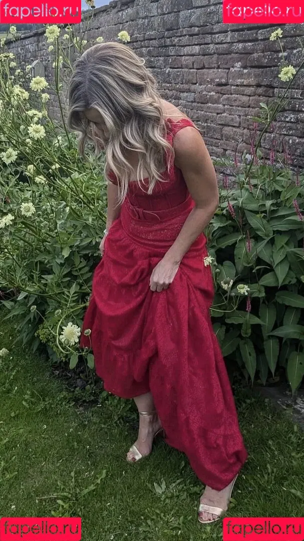 Helen Skelton / helenskelton Onlyfans Photo Gallery 