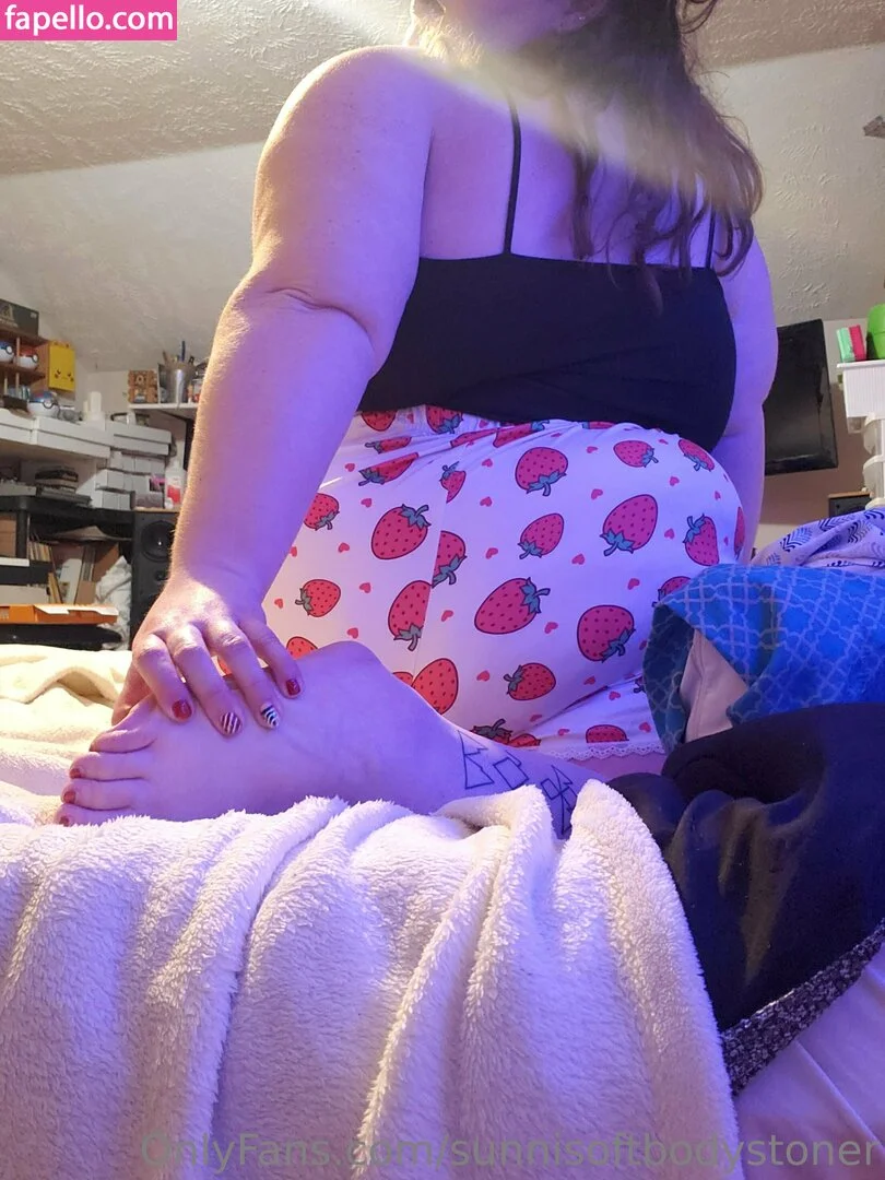 _forevernis / sunnisoftbodystoner Onlyfans Photo Gallery 