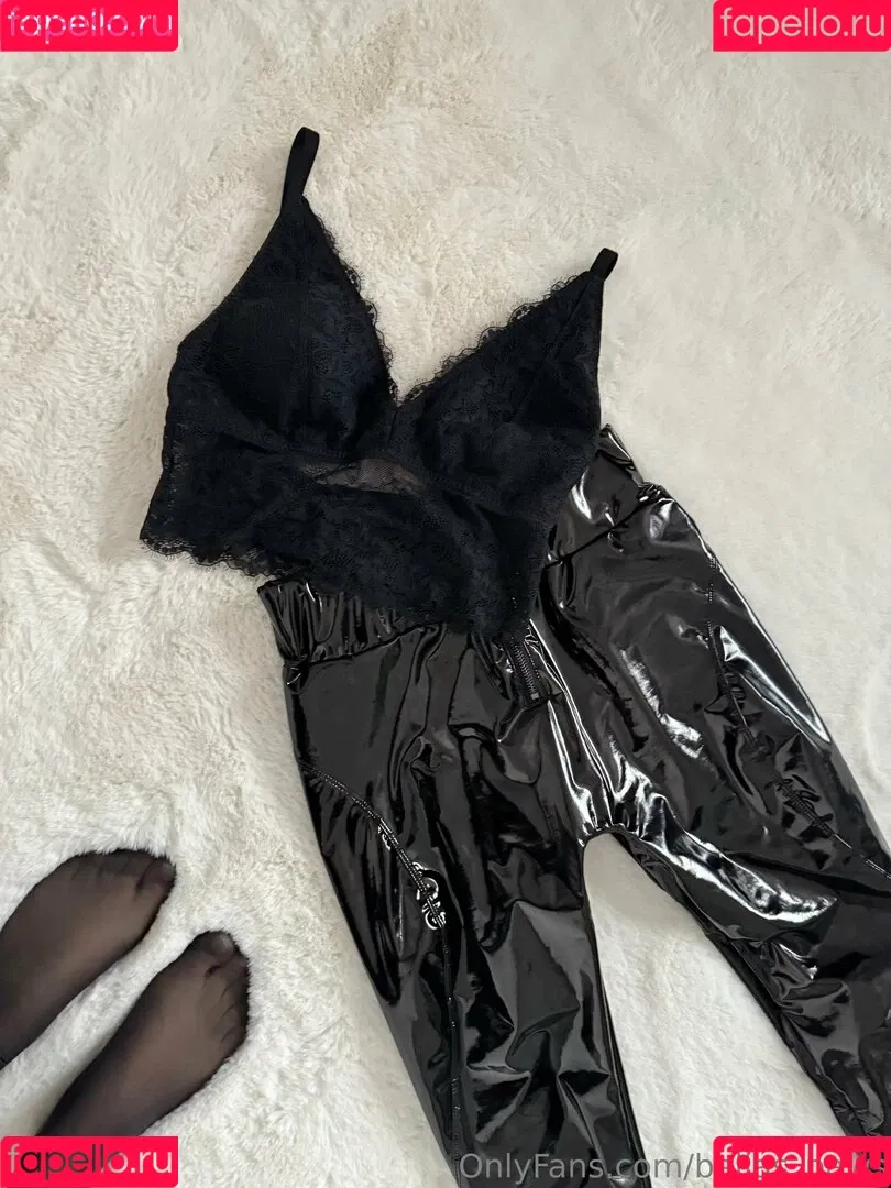 bellas__links / bellas_paws Onlyfans Photo Gallery 
