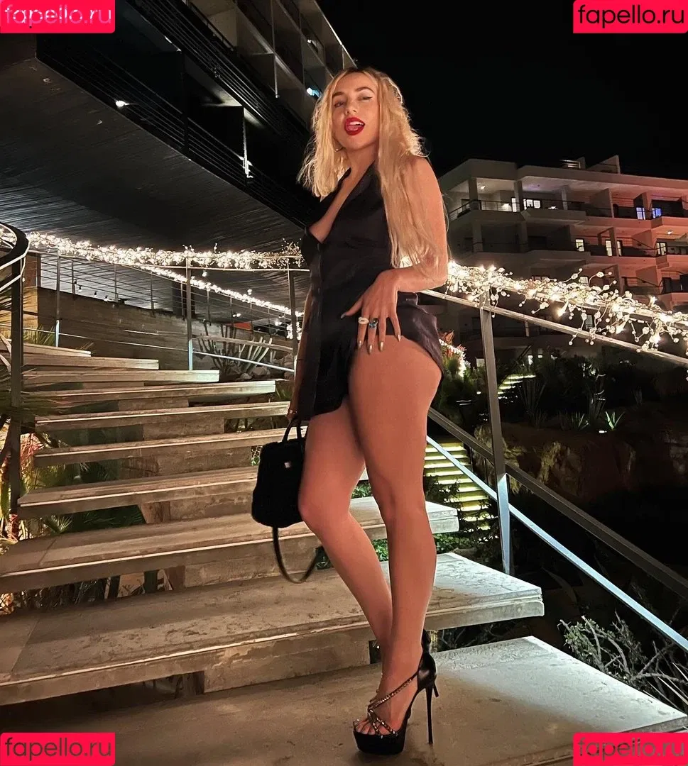 Ava Max / avamax / plharleyquinn Onlyfans Photo Gallery 