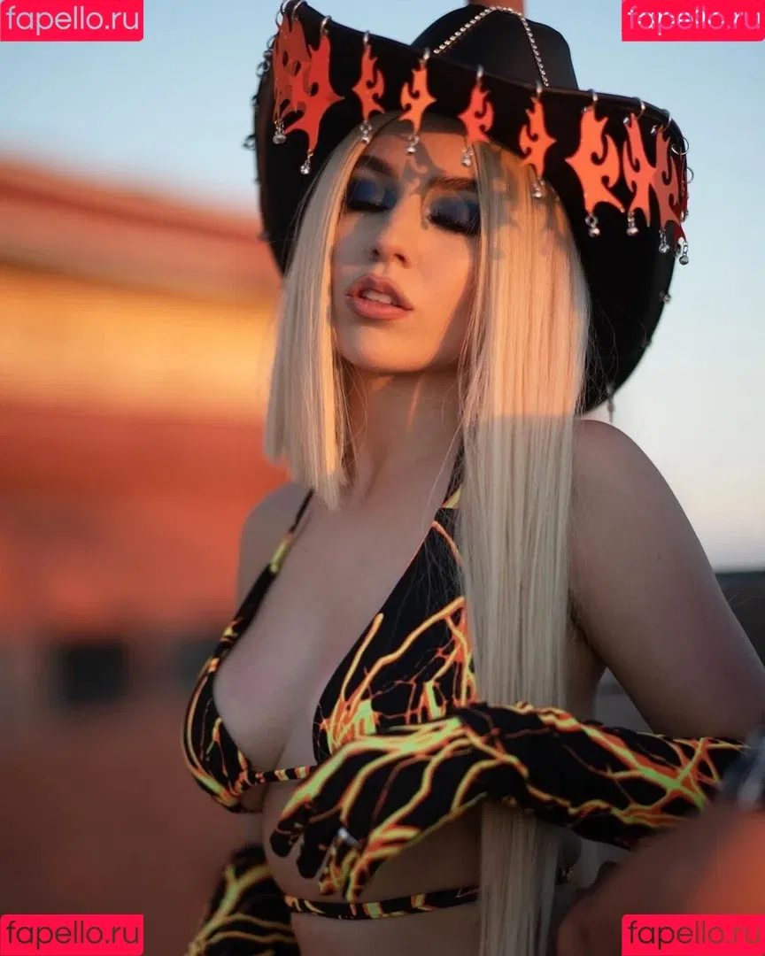 Ava Max / avamax / plharleyquinn Onlyfans Photo Gallery 