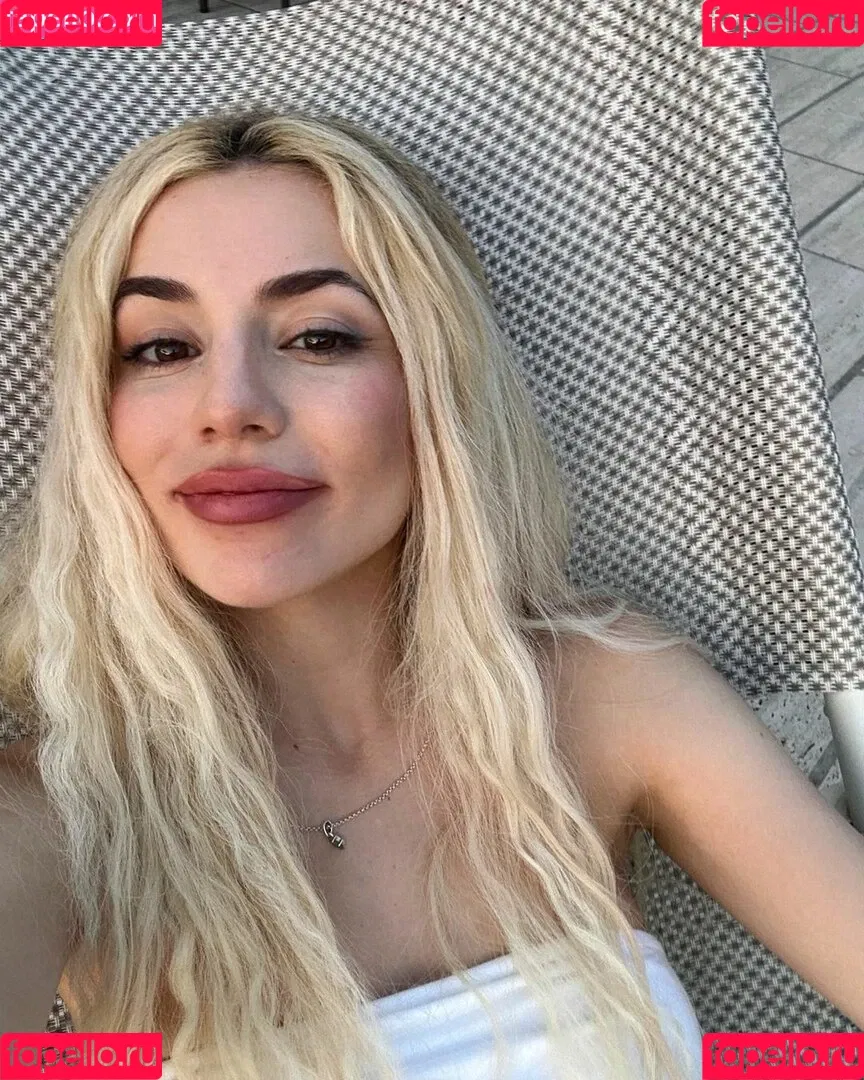 Ava Max / avamax / plharleyquinn Onlyfans Photo Gallery 