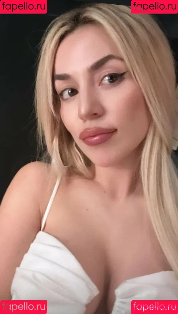 Ava Max / avamax / plharleyquinn Onlyfans Photo Gallery 
