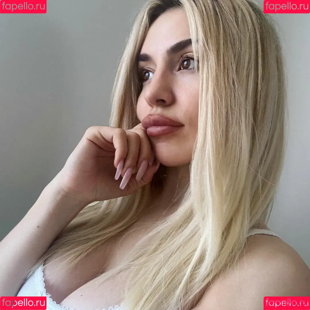 Ava Max / avamax / plharleyquinn Onlyfans Photo Gallery 