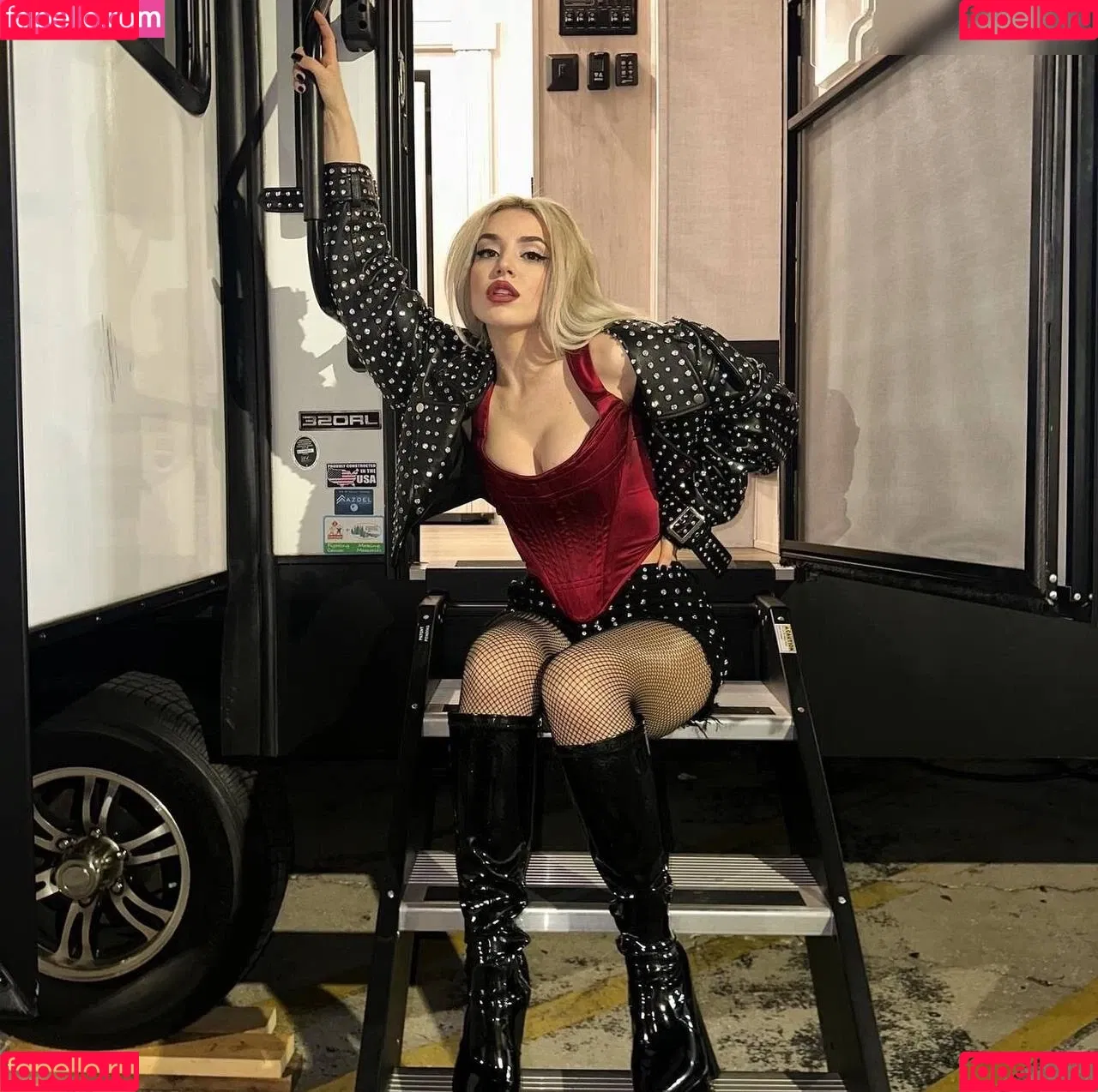 Ava Max / avamax / plharleyquinn Onlyfans Photo Gallery 