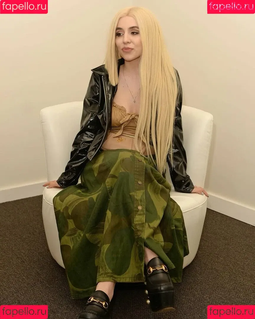 Ava Max / avamax / plharleyquinn Onlyfans Photo Gallery 