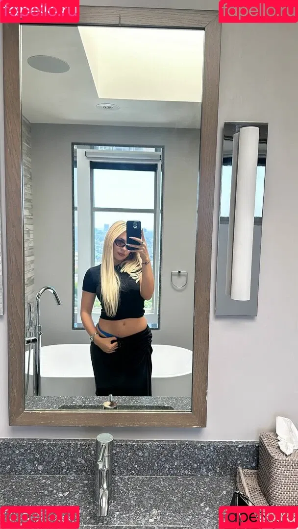 Ava Max / avamax / plharleyquinn Onlyfans Photo Gallery 
