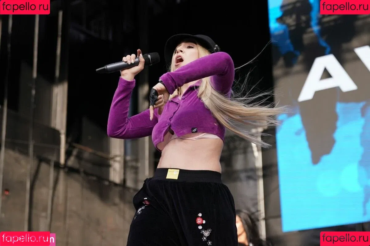 Ava Max / avamax / plharleyquinn Onlyfans Photo Gallery 