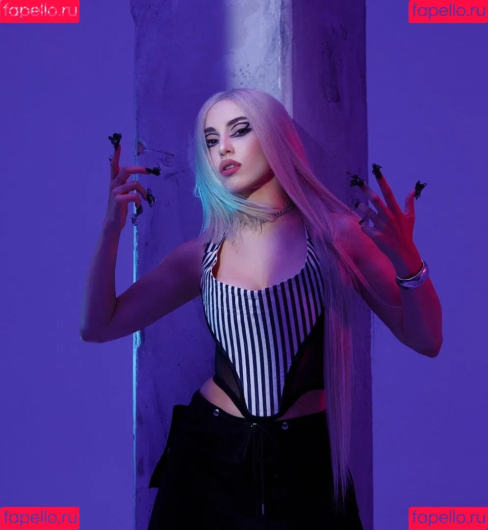 Ava Max / avamax / plharleyquinn Onlyfans Photo Gallery 