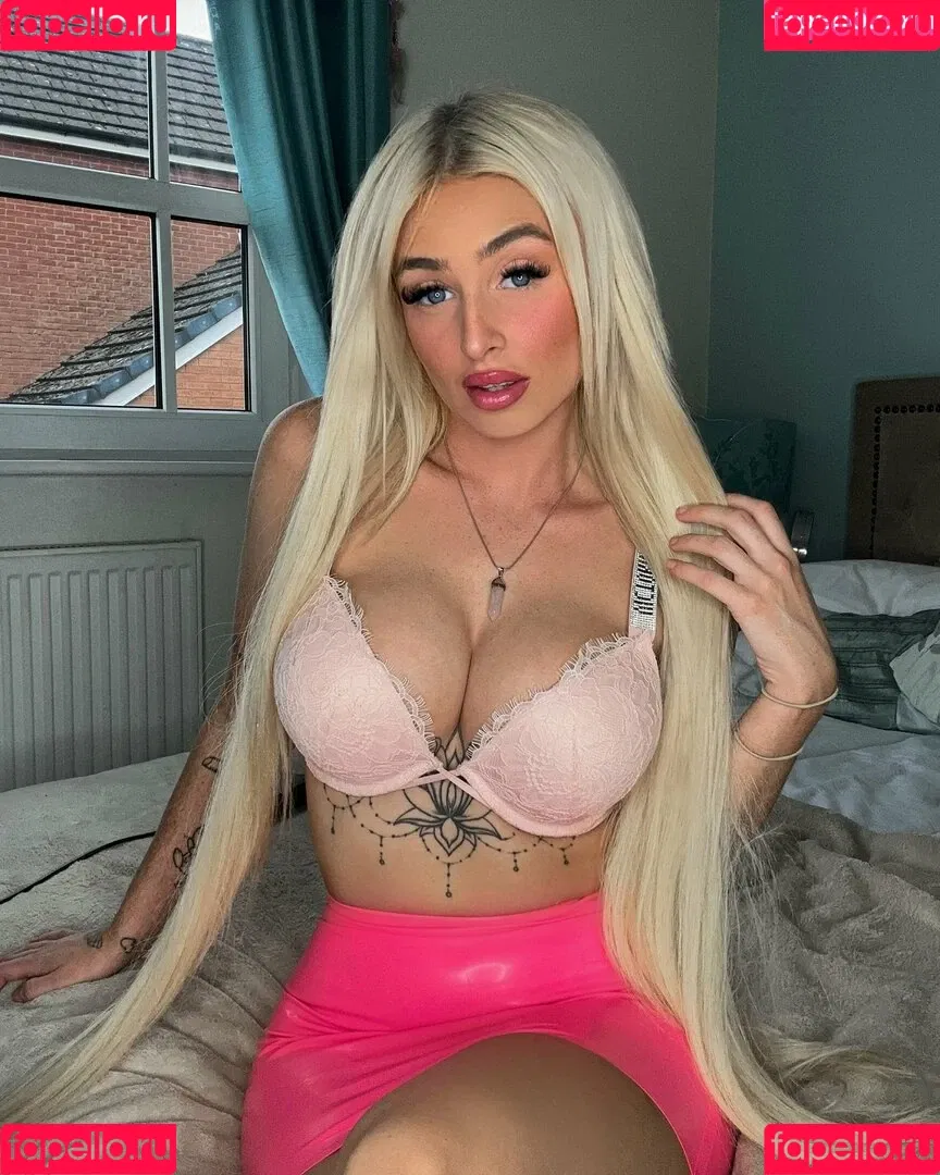 Megan Smith / __megan.smith__ / lilmegs_x / megansmithxo Onlyfans Photo Gallery 