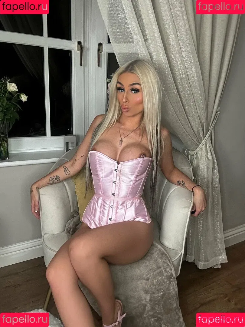 Megan Smith / __megan.smith__ / lilmegs_x / megansmithxo Onlyfans Photo Gallery 