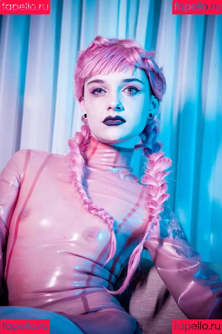 Poisonne / Poisonneus Onlyfans Photo Gallery 