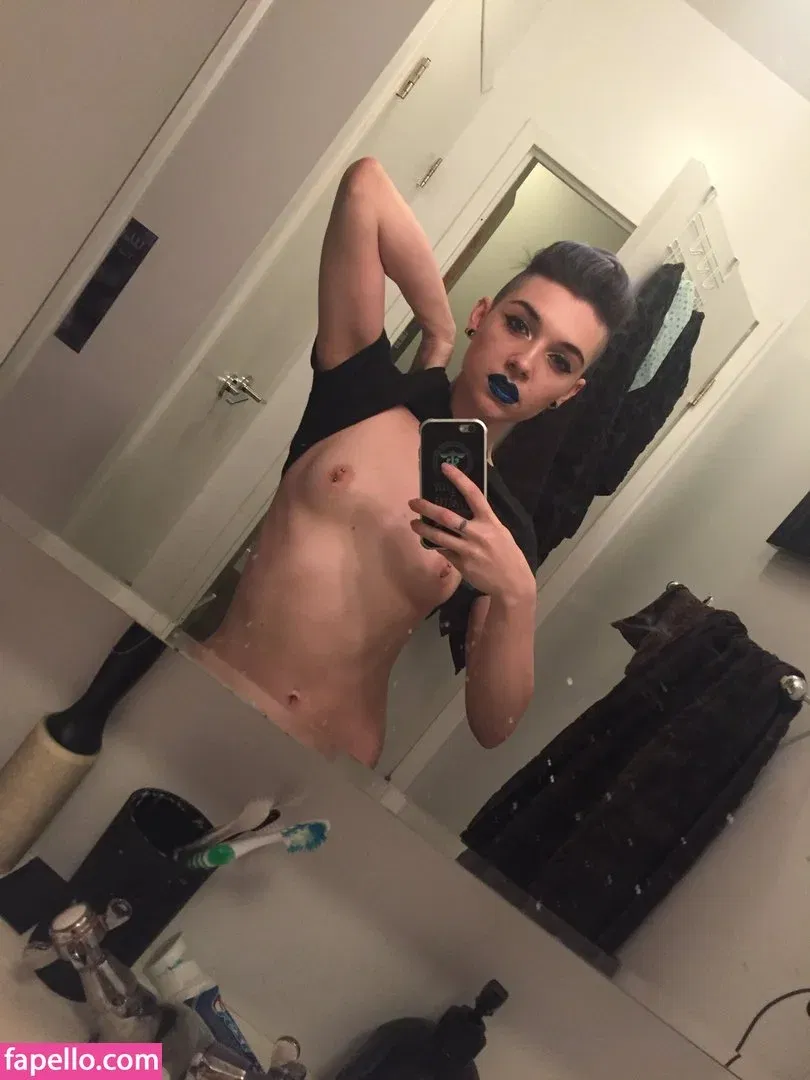 Poisonne / Poisonneus Onlyfans Photo Gallery 