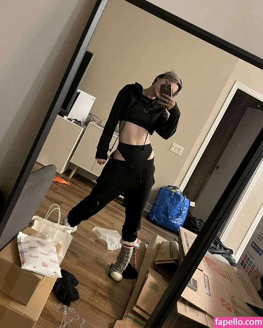 Poisonne / Poisonneus Onlyfans Photo Gallery 