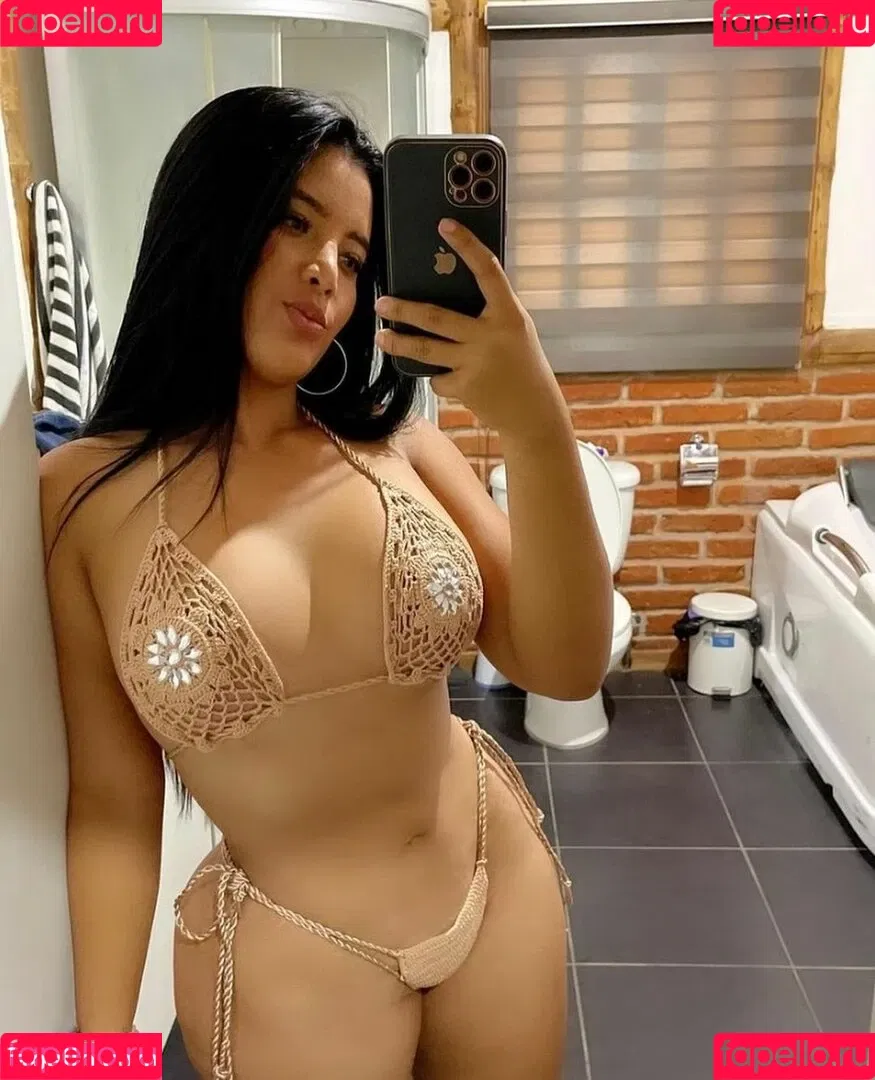 Alejandra Quiroz / alejandraquiroz_f Onlyfans Photo Gallery 