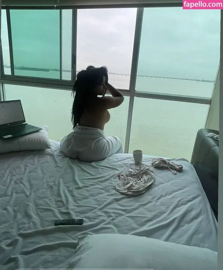 Alejandra Quiroz / alejandraquiroz_f Onlyfans Photo Gallery 