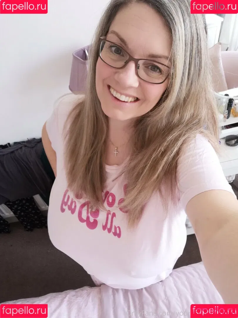 carla.anngg / glamgran56 Onlyfans Photo Gallery 
