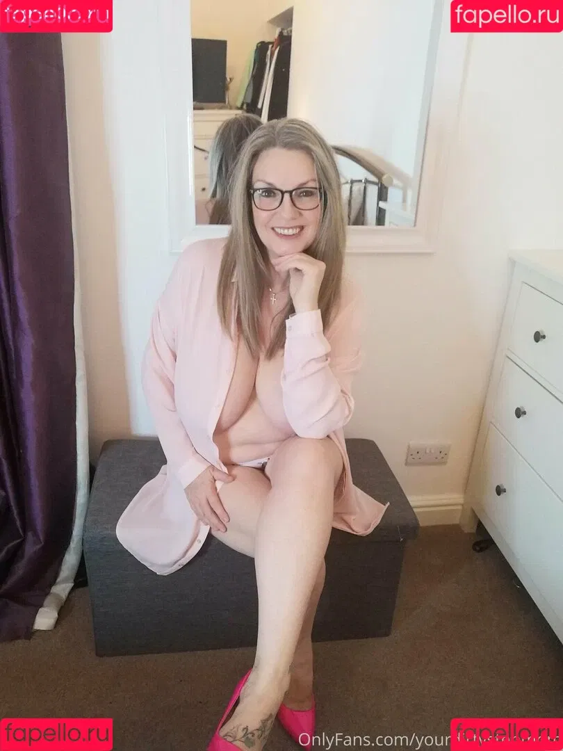 carla.anngg / glamgran56 Onlyfans Photo Gallery 