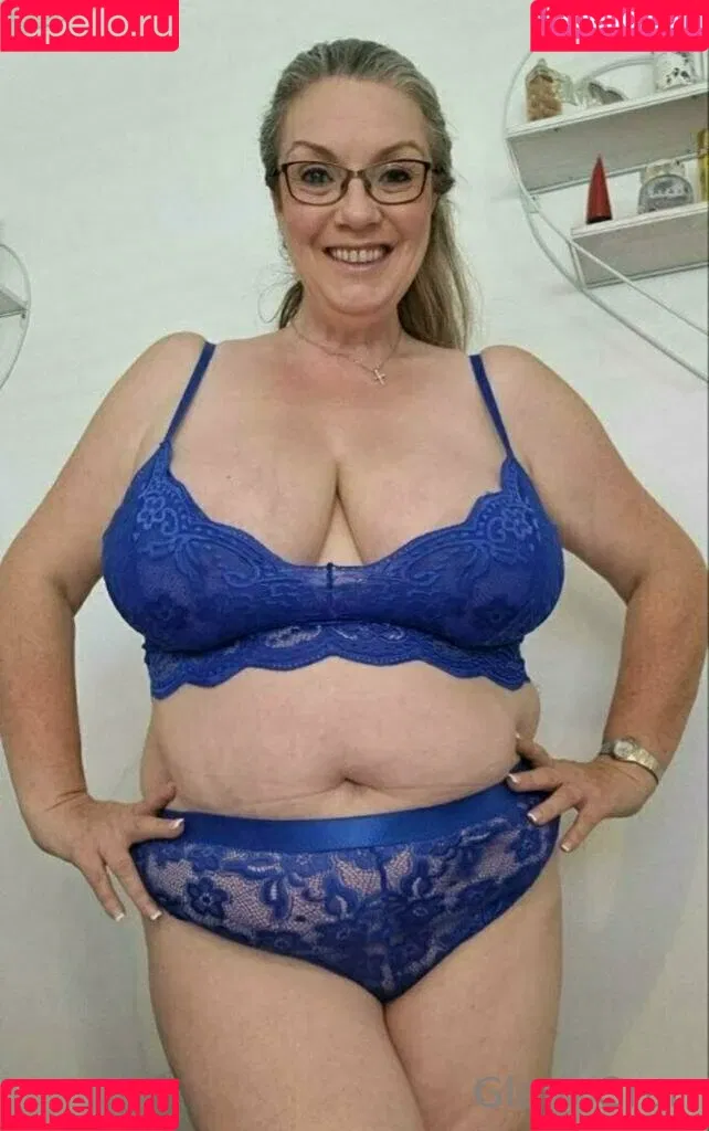 carla.anngg / glamgran56 Onlyfans Photo Gallery 