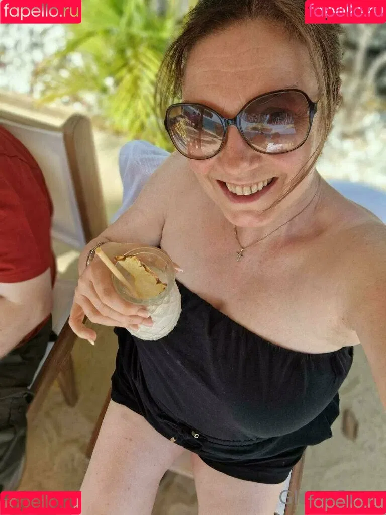carla.anngg / glamgran56 Onlyfans Photo Gallery 