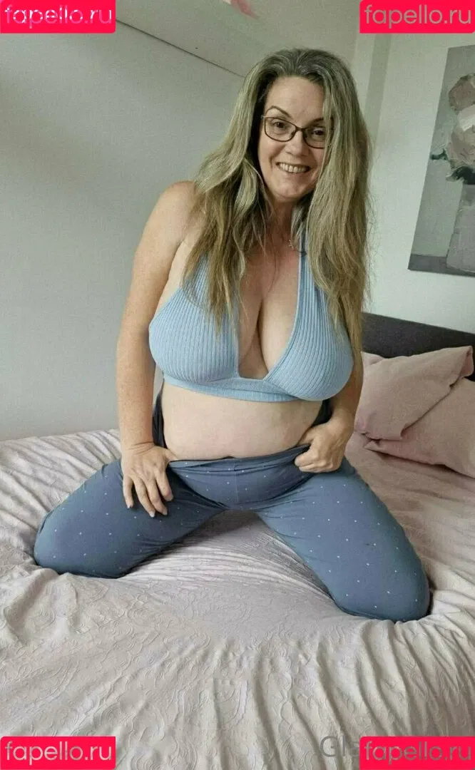 carla.anngg / glamgran56 Onlyfans Photo Gallery 