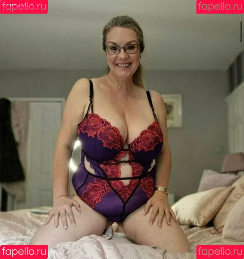 carla.anngg / glamgran56 Onlyfans Photo Gallery 