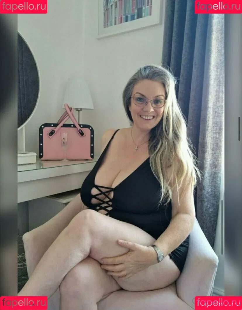 carla.anngg / glamgran56 Onlyfans Photo Gallery 