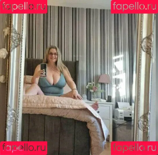 carla.anngg / glamgran56 Onlyfans Photo Gallery 