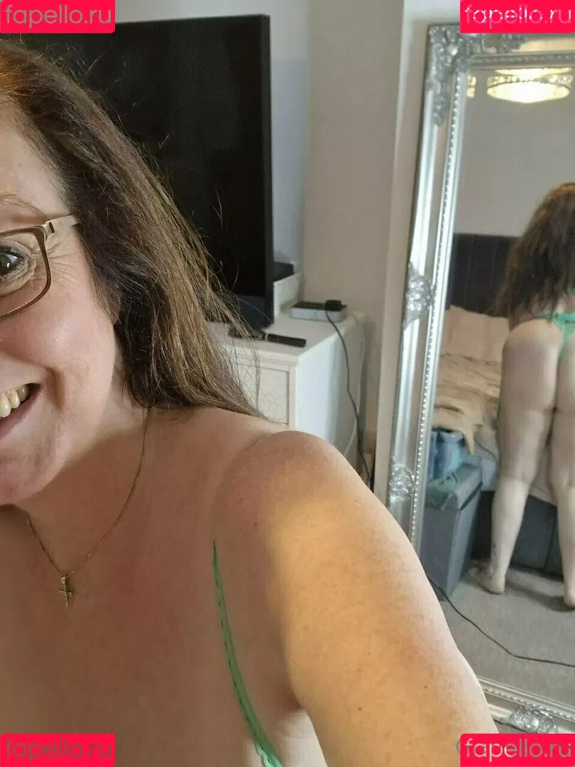 carla.anngg / glamgran56 Onlyfans Photo Gallery 