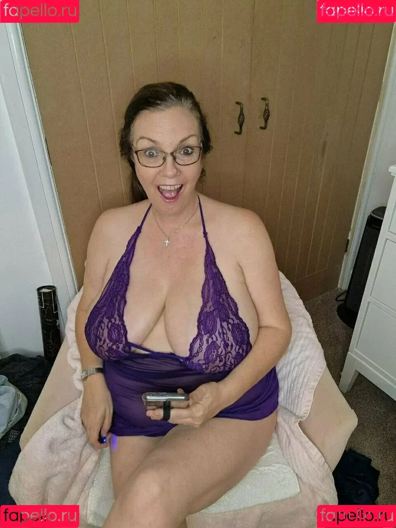 carla.anngg / glamgran56 Onlyfans Photo Gallery 