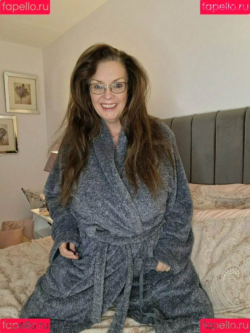 carla.anngg / glamgran56 Onlyfans Photo Gallery 
