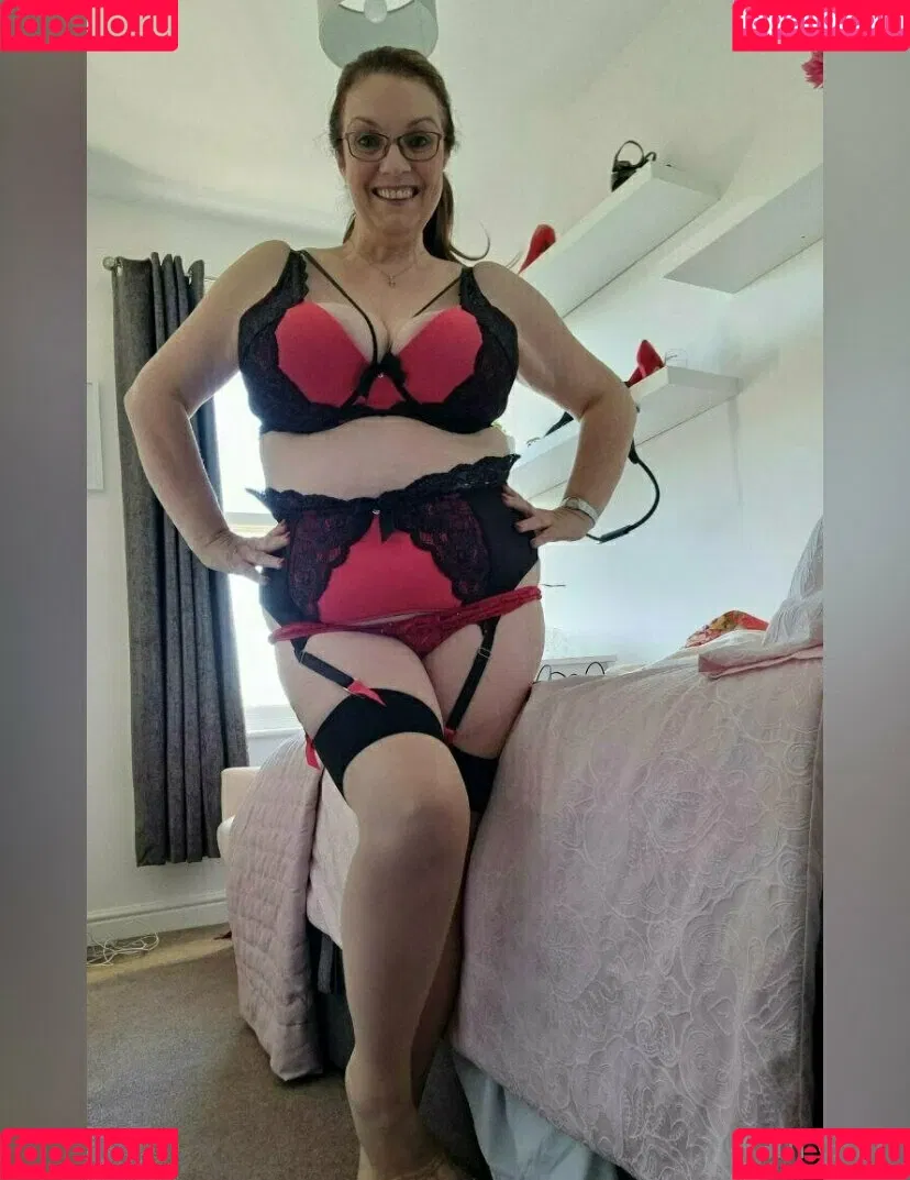 carla.anngg / glamgran56 Onlyfans Photo Gallery 