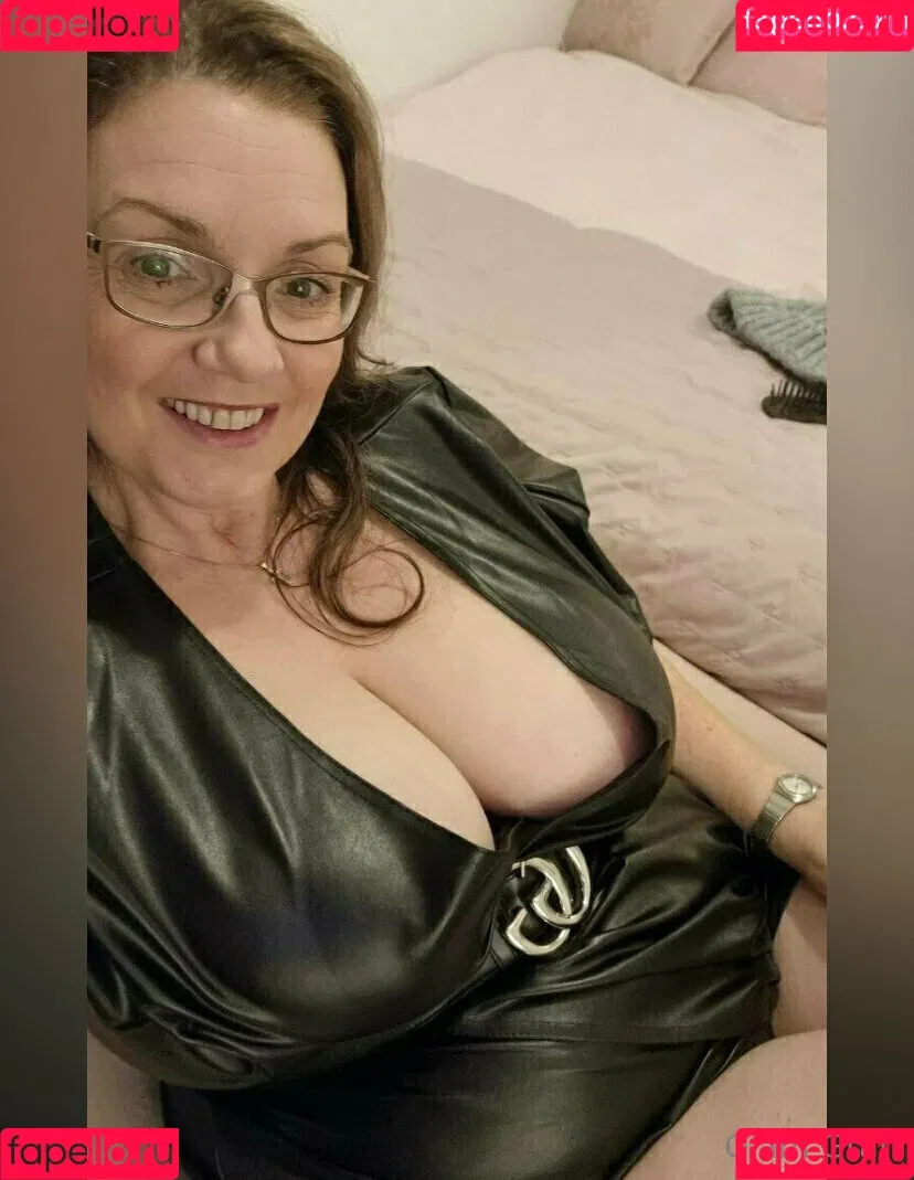 carla.anngg / glamgran56 Onlyfans Photo Gallery 