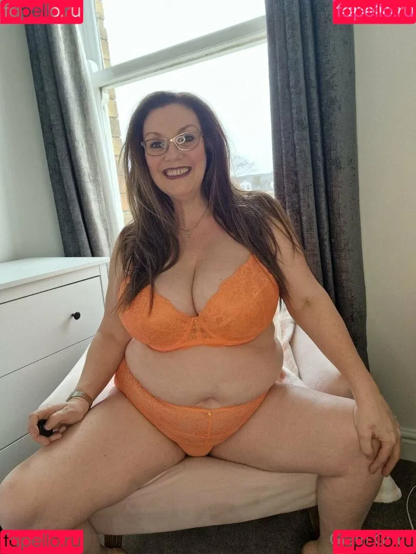 carla.anngg / glamgran56 Onlyfans Photo Gallery 