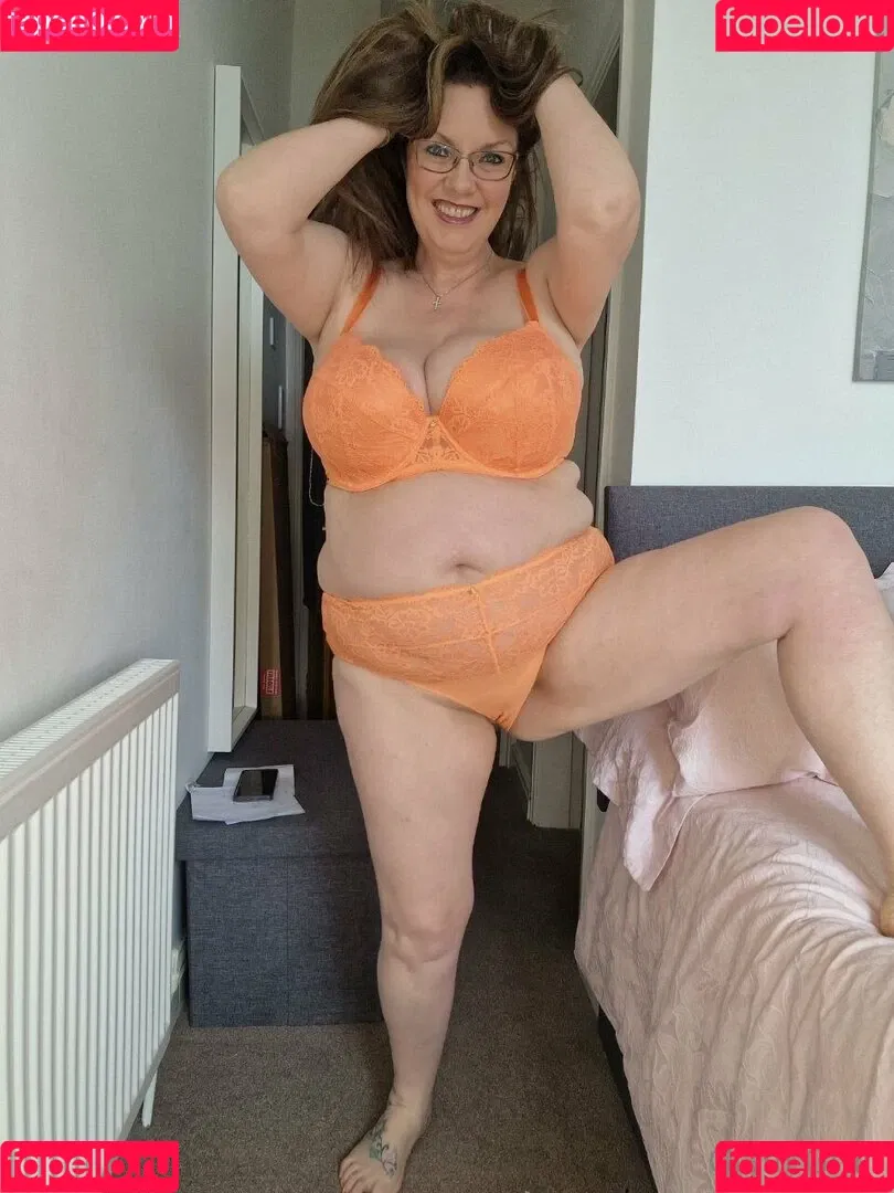 carla.anngg / glamgran56 Onlyfans Photo Gallery 