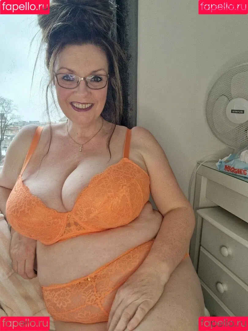carla.anngg / glamgran56 Onlyfans Photo Gallery 