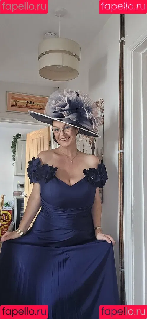 carla.anngg / glamgran56 Onlyfans Photo Gallery 