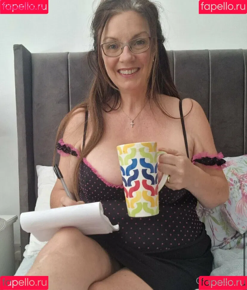 carla.anngg / glamgran56 Onlyfans Photo Gallery 