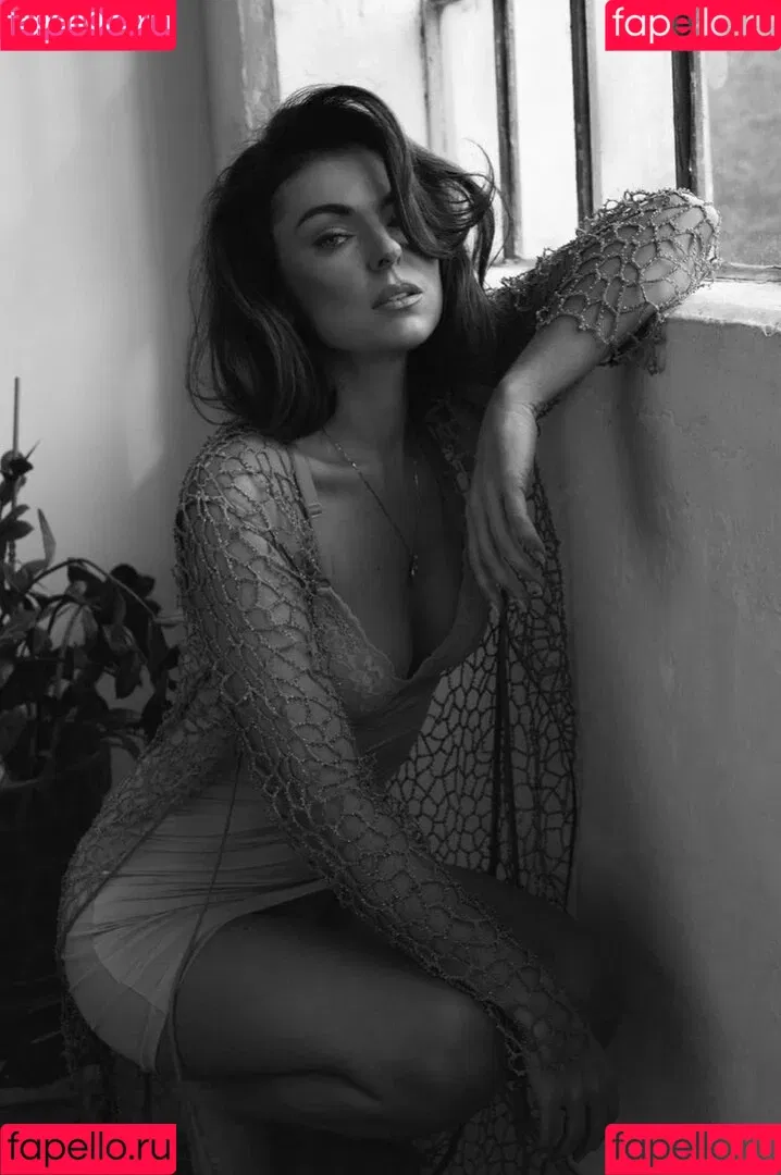 Serinda Swan / serindaswan Onlyfans Photo Gallery 
