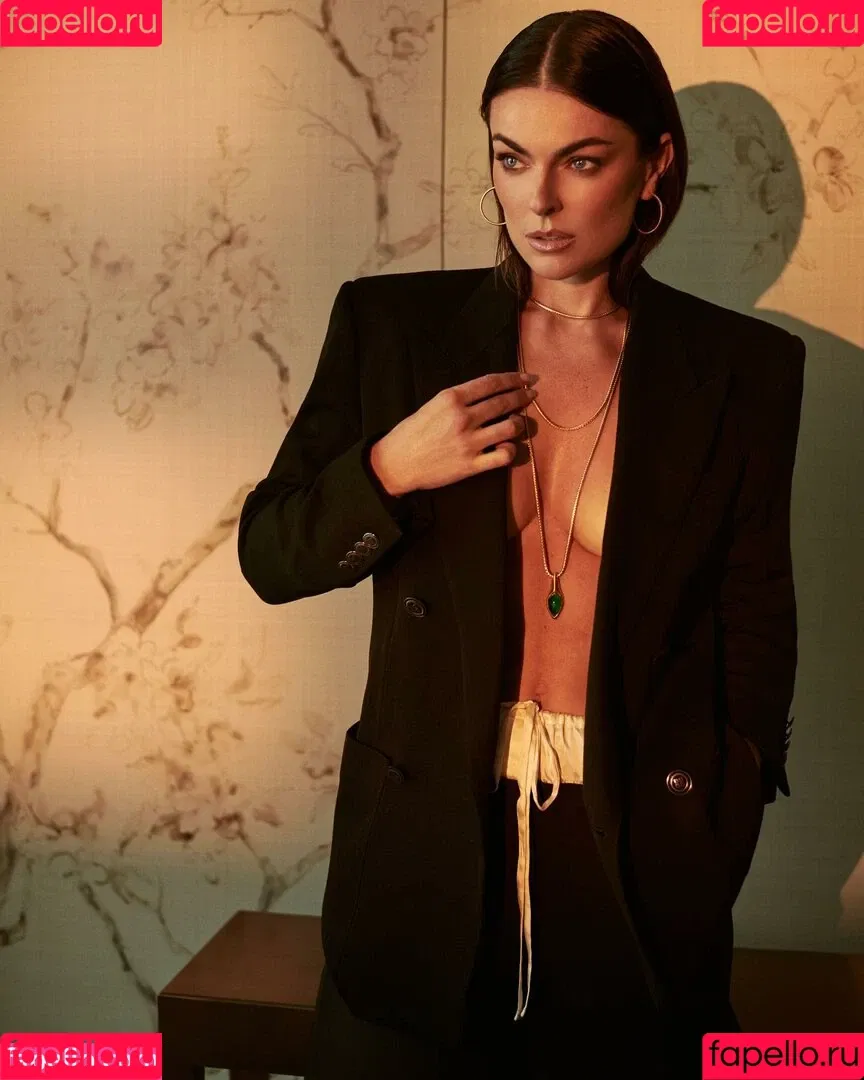 Serinda Swan / serindaswan Onlyfans Photo Gallery 
