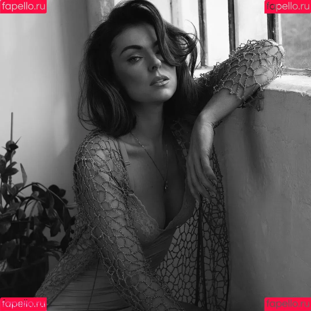 Serinda Swan / serindaswan Onlyfans Photo Gallery 
