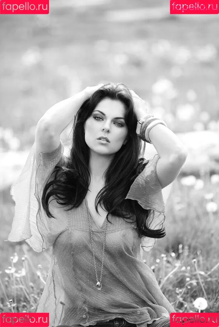 Serinda Swan / serindaswan Onlyfans Photo Gallery 