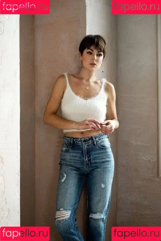 Serinda Swan / serindaswan Onlyfans Photo Gallery 