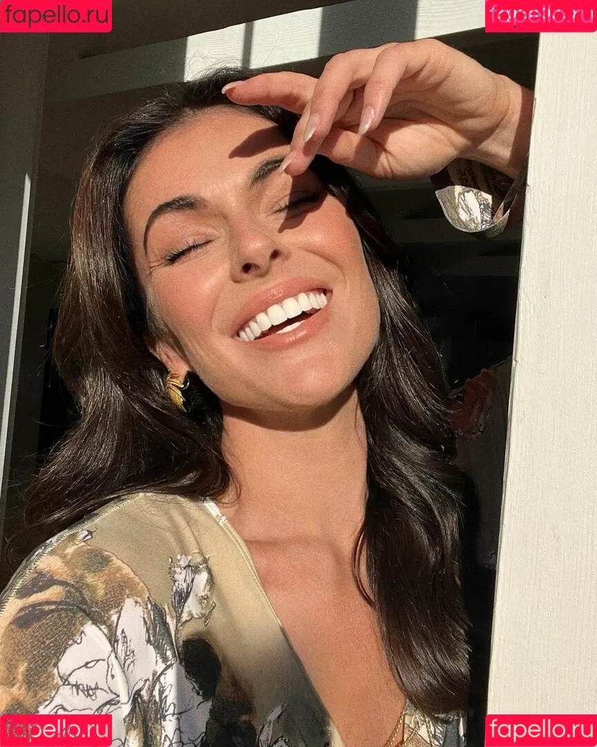 Serinda Swan / serindaswan Onlyfans Photo Gallery 