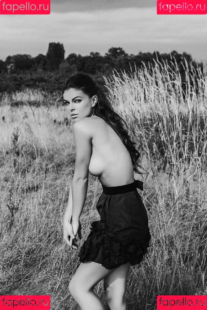 Serinda Swan / serindaswan Onlyfans Photo Gallery 